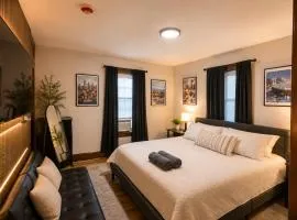 Luxurious King Size Bed in Boston with Amenities