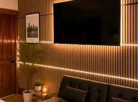 Luxurious King Size Bed in Boston with Amenities