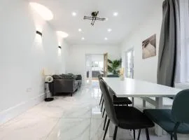Spacious 6BR Cardiff House w/ Free Parking