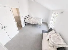 Luxury Stay in Bolton Free Parking Sleeps 3