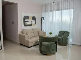 Spacious 3BR Apt Pool Parking Family Friendly