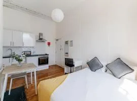 No 13 Georgian Shared House - By Clifton Short Lets