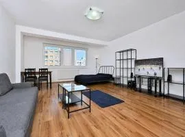 Modern apartment with parking, 10 minutes to the center, Netflix