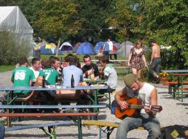 THE TENT - Youth Only - Buchung leider nur bis 30 Jahre möglich!, hostel in Munich