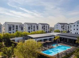 The Sandown - One Bed Apartment with Balcony & Pool View