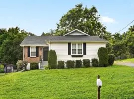 Nashville Area 3BR Home with Yard and Workspace
