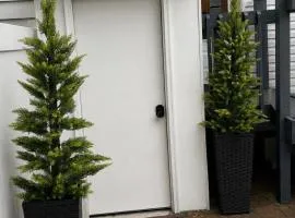 Aura Stays - Private Rooms -15 Min to Newark Airport