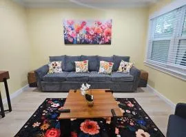 Bright & relaxing 2bd pet-friendly villa with parking