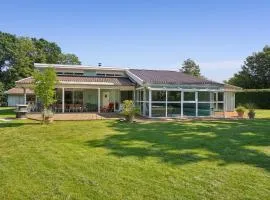 Large Holiday Home With Swimming Pool