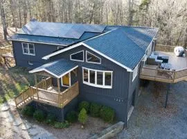 Esopus Escape Pool, Hot Tub and Outdoor Shower