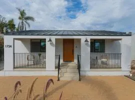 Luxury 2BR Retreat - Block to Beach & Restaurants