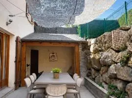 CAL QuEROL UR casa amb jardí i bbq i billar