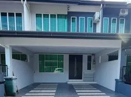 Freshly Renovated 10 pax 4BR Star Mega Mall