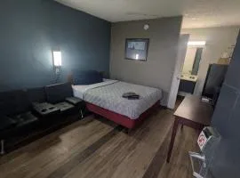 Queen Bed Hotel Room 225