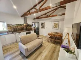 Engadine Guesthouse Retreat with Pool and Outback Bar