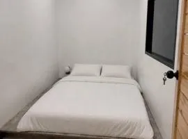 9 mins to BTS Queen Bed Private Room - Share Bath