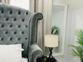 Exclusive Luxury Suite Near JFK and UBS Arena