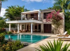 Casa azul cerca de la playa
