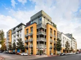 North Hollywood Luxe 2BR with FREE PARKING