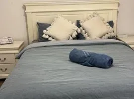 R2 Bright Spacious Room near Perth Airport with AC