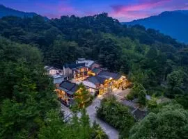 Jade Peak Hot Spring Villa