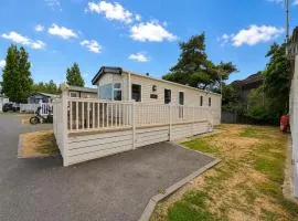 Brilliant 8 Berth Caravan Near Walton-On-The-Naze In Essex, Ref 17023Nm