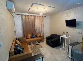 BEL APPARTEMENT CENTRAL À 10min DE L'EAU SAIDIA