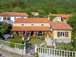 2 Bedroom Stunning Home In Plomin