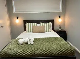 The Snug Suite