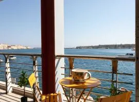 St Angelo Mansions 3BDR flat with Seaview