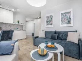 Stylowy Apartament z Balkonem Blisko Plaży by Noclegi Renters