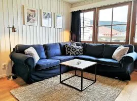 Central 2BR for 6 with Balcony