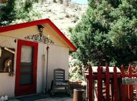 Cozy Honeymoon Cabin with River Views near Bellvue, Colorado