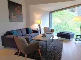 Modern 3BR with Sauna & Fireplace