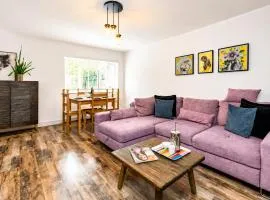 Open Mind Property - Hot Tub Retreat Sleeps 9