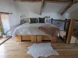 1 Bed Barn - Sleeps 2 - Pool - Garden - Bbq