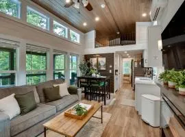 Tiny Home - Fire Pit, Grill, Deck & View!