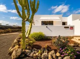 Casa Carla Lanzarote - terraza, BBQ y jardín volcánico