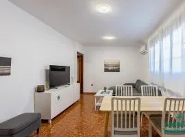 Piso grande de 120 m2, a 15' de la playa en coche