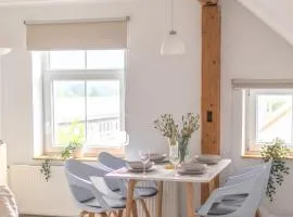 LUNA apartamenty - klimatyczny apartament nr 8 z widokiem na poddaszu - Góry Sowie - Jezioro