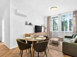 Large Family Apartment for 6 - AC & Garage
