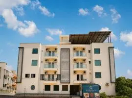 Royal Regal-Rooms & Suites