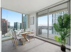 Docklands Luxe Escape 2 Bed 2 Bath Apartment Harbour & City Skyline Views Free Secure Parking