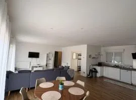 Maison familiale 3 chambres avec jardin, cuisine et jardin