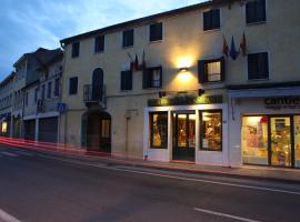 돌로에 위치한 호텔 Albergo Alla Campana