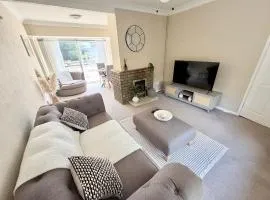 Spacious 3 bed property flexible beds sleeps 6