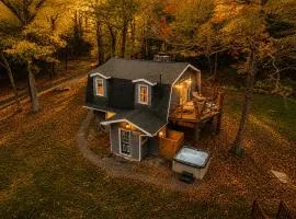 Rivers Ledge Cabin with Sauna and Hot Tub