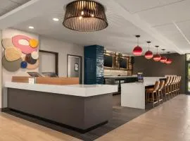 Atwell Suites Panama City Beach Southeast by IHG