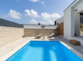 Outstanding Villa with Private Pool by LovelyStay