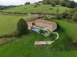 So Villa Saint-Martin 42 - Piscine chauffee - Sauna - 2h de Lyon - 30p